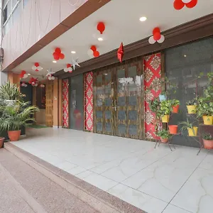 https://oyo-48230-collection-o-swarna-banquet-bhu-rd.hotels-varanasi.com
